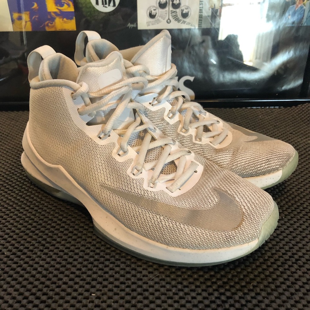 Nike basketball shoes size 8.5 men white